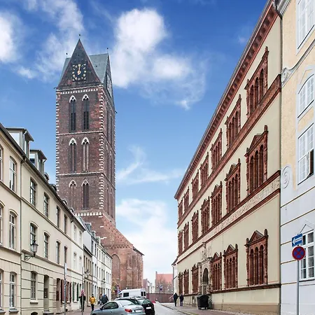 Comfortable In Mecklenburg With Fireplace شقة