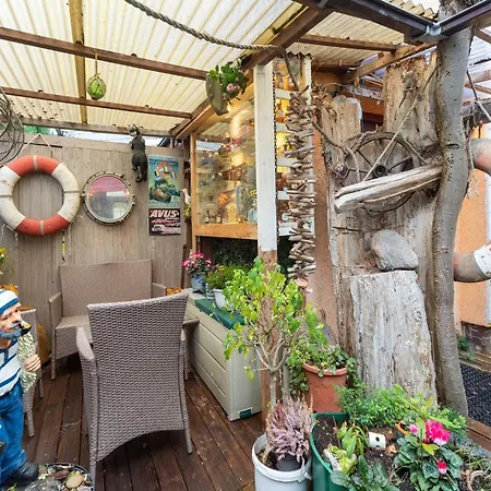 Comfortable In Mecklenburg With Fireplace شقة