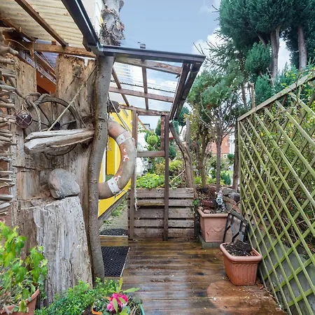 Comfortable In Mecklenburg With Fireplace شقة