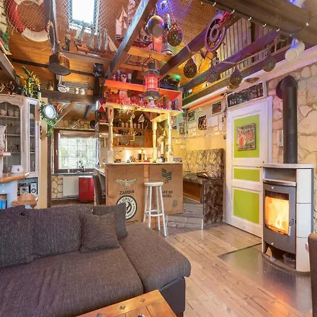 Comfortable In Mecklenburg With Fireplace شقة *