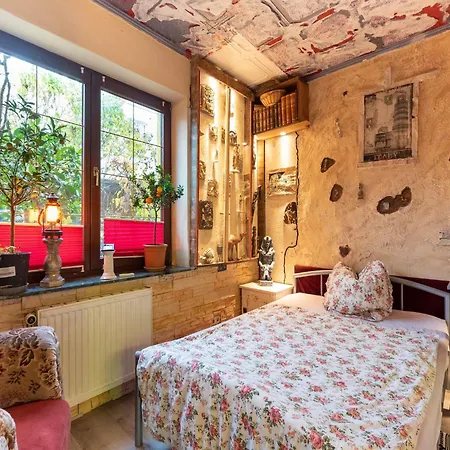 Comfortable In Mecklenburg With Fireplace شقة