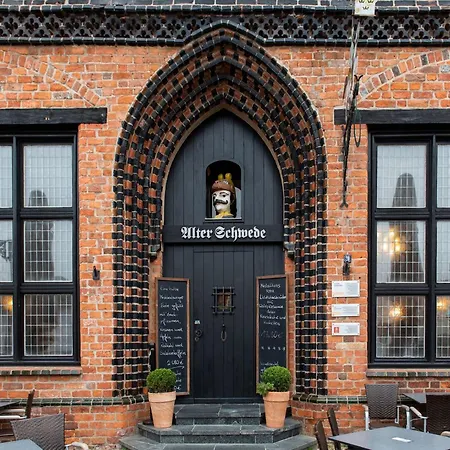 Comfortable In Mecklenburg With Fireplace شقة