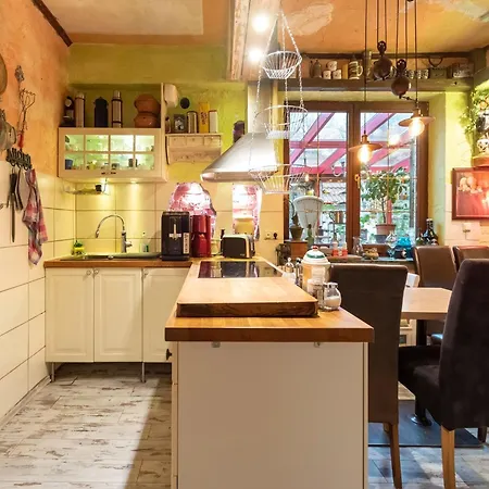 Comfortable In Mecklenburg With Fireplace شقة