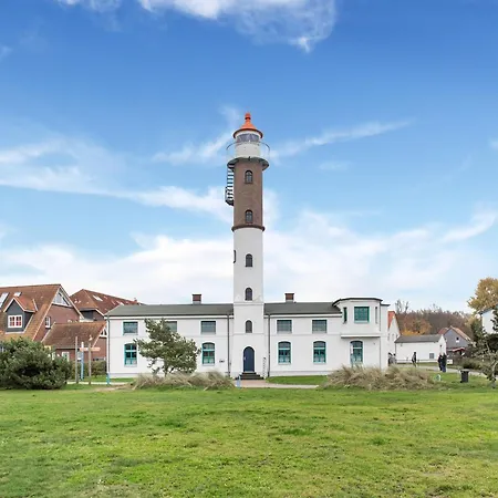 Comfortable In Mecklenburg With Fireplace شقة