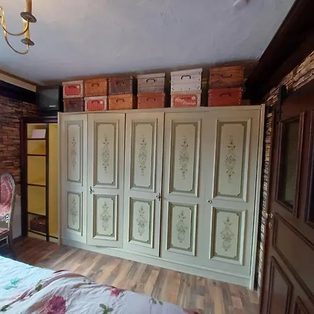 Comfortable In Mecklenburg With Fireplace *