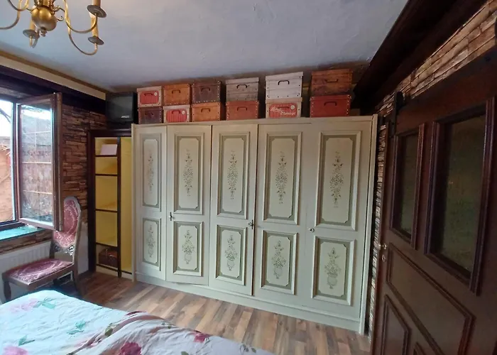 Comfortable In Mecklenburg With Fireplace *